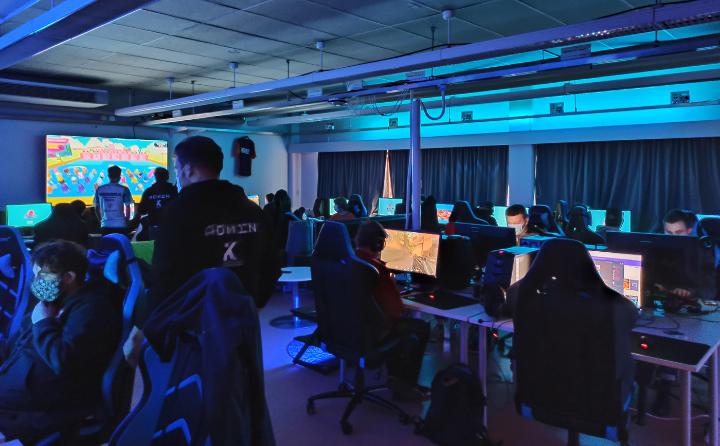 KAMKin esports-luokka esports-klubin aikana